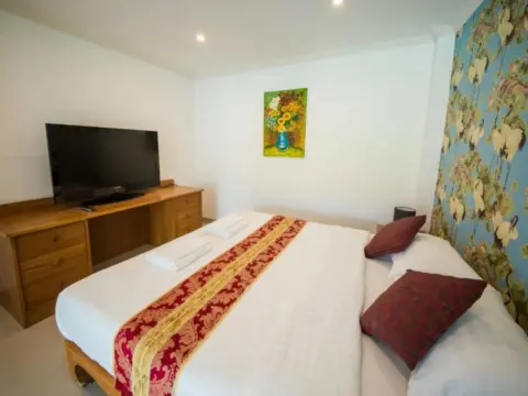 Sea Song Inn - Photo 3