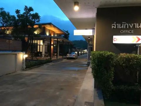 Seree Grand Resort - Photo 1