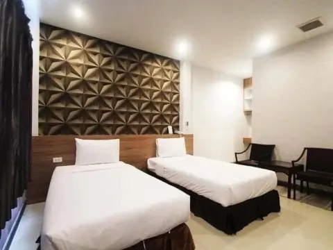 Seree Grand Resort - Photo 2