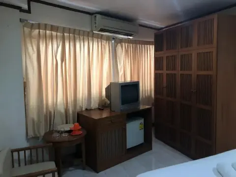 Siam Inn - Photo 2