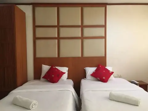 Siam Inn - Photo 4