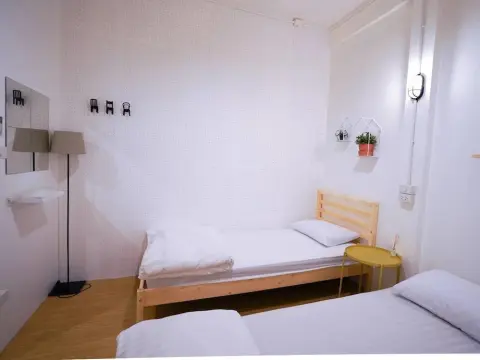 Simple to Sleep Hostel - Photo 2
