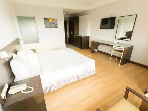 Sinkiat Buri Hotel - Photo 4