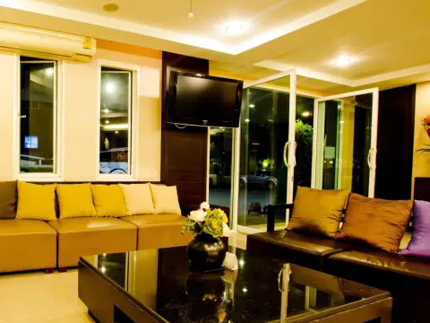 Sinsuvarn Airport Suite - Photo 2