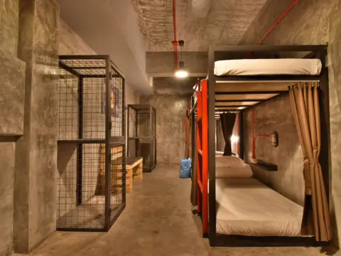 Sleeper Hostel - Photo 3