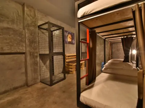 Sleeper Hostel - Photo 4