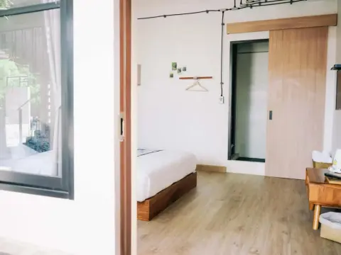 Small Town Hostel - Photo 1