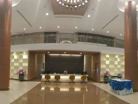 Srivaree Pavilion Hotel And Training Center - Photo 1