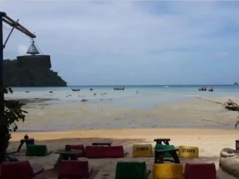 Stones Bar Dorm Rooms and Restaurant - Photo 3