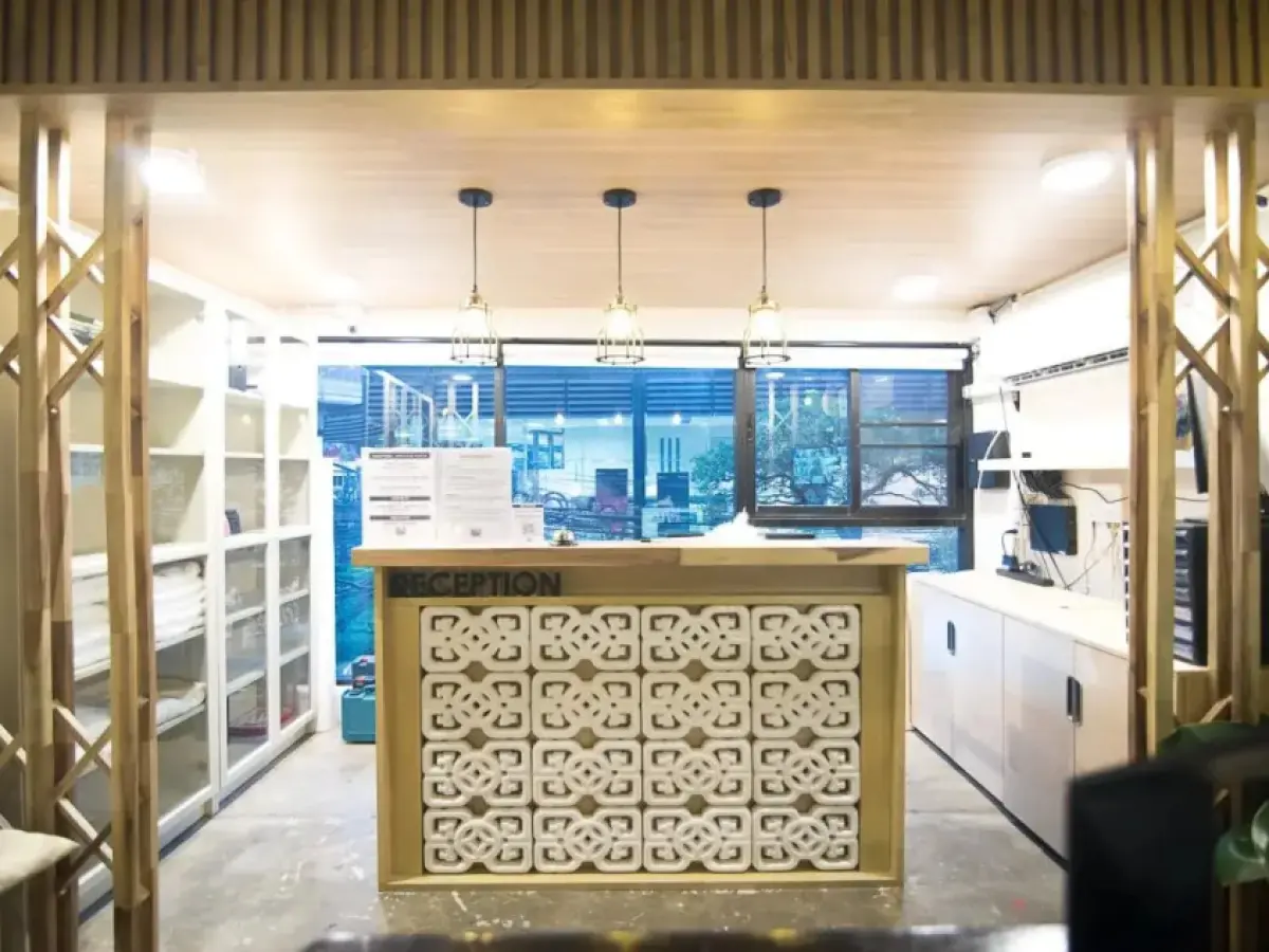 Suk18 Hostel - Adults Only