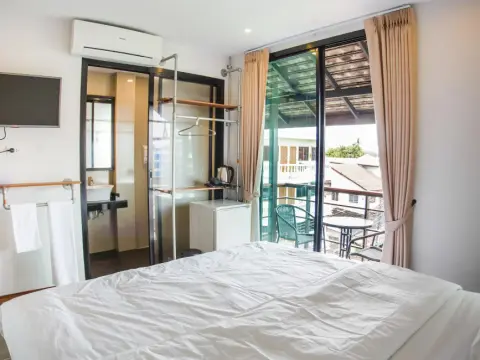 The Arak Bed Bar and Hostel - Photo 2