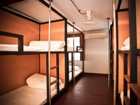 The Arak Bed Bar and Hostel - Photo 3