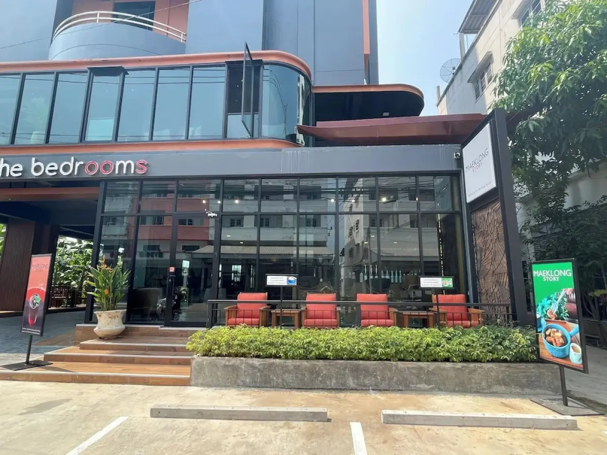 The Bedrooms Maeklong Service Apartment