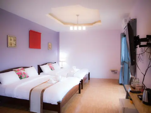 The Boat House - Photo 2