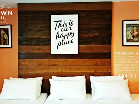The Brown House Hotel - Photo 3