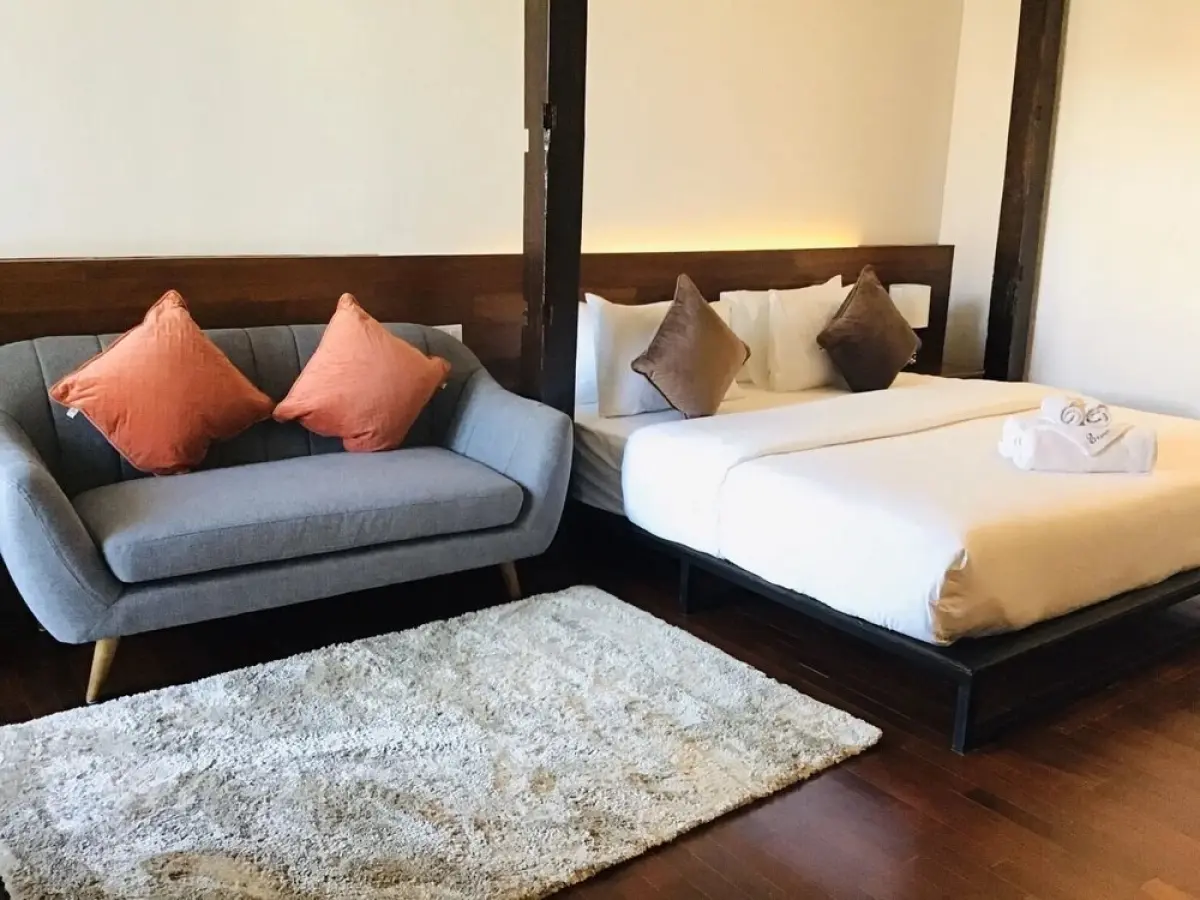 The Eight Ratvithi House