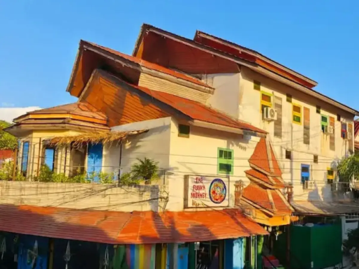 THE FUNKY MONKEY HOSTEL - 18 to 40 only