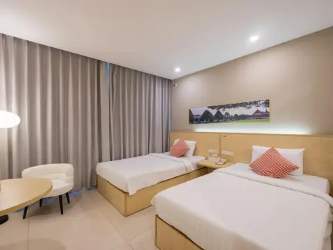 The President Hotel at Chokchai 4 - Photo 3