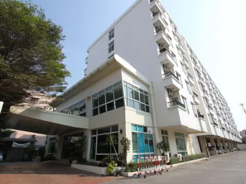 The Royal Bee Apart Hotel - Photo 1