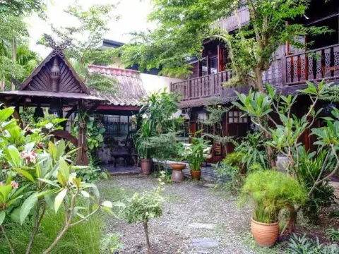 The Wooden House - Photo 2