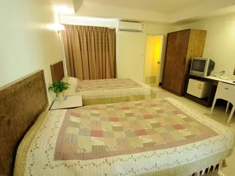 Trat Center Hotel - Photo 4