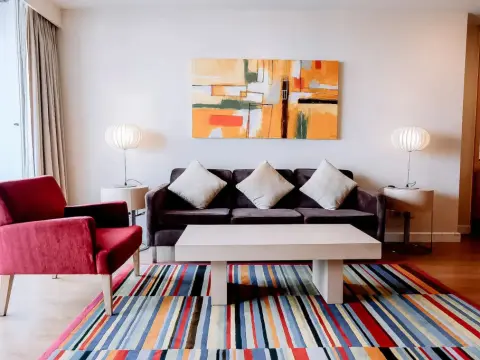 Urbana Langsuan Hotel - Photo 2