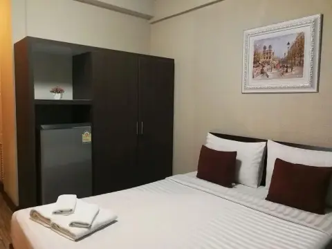 V49 Apartment - Photo 3