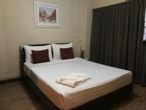 V49 Apartment - Photo 4