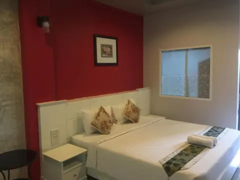 Waen Petch Place - Photo 1