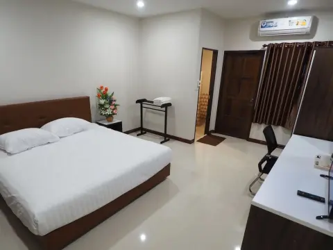 Waritthon Residence - Photo 2