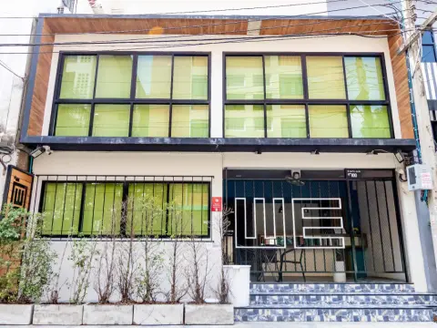 We Living Space - Photo 1