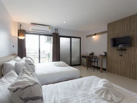 Well Timed Hotel - Photo 4