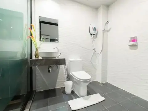 Yamin Seaview Hotel - Photo 4