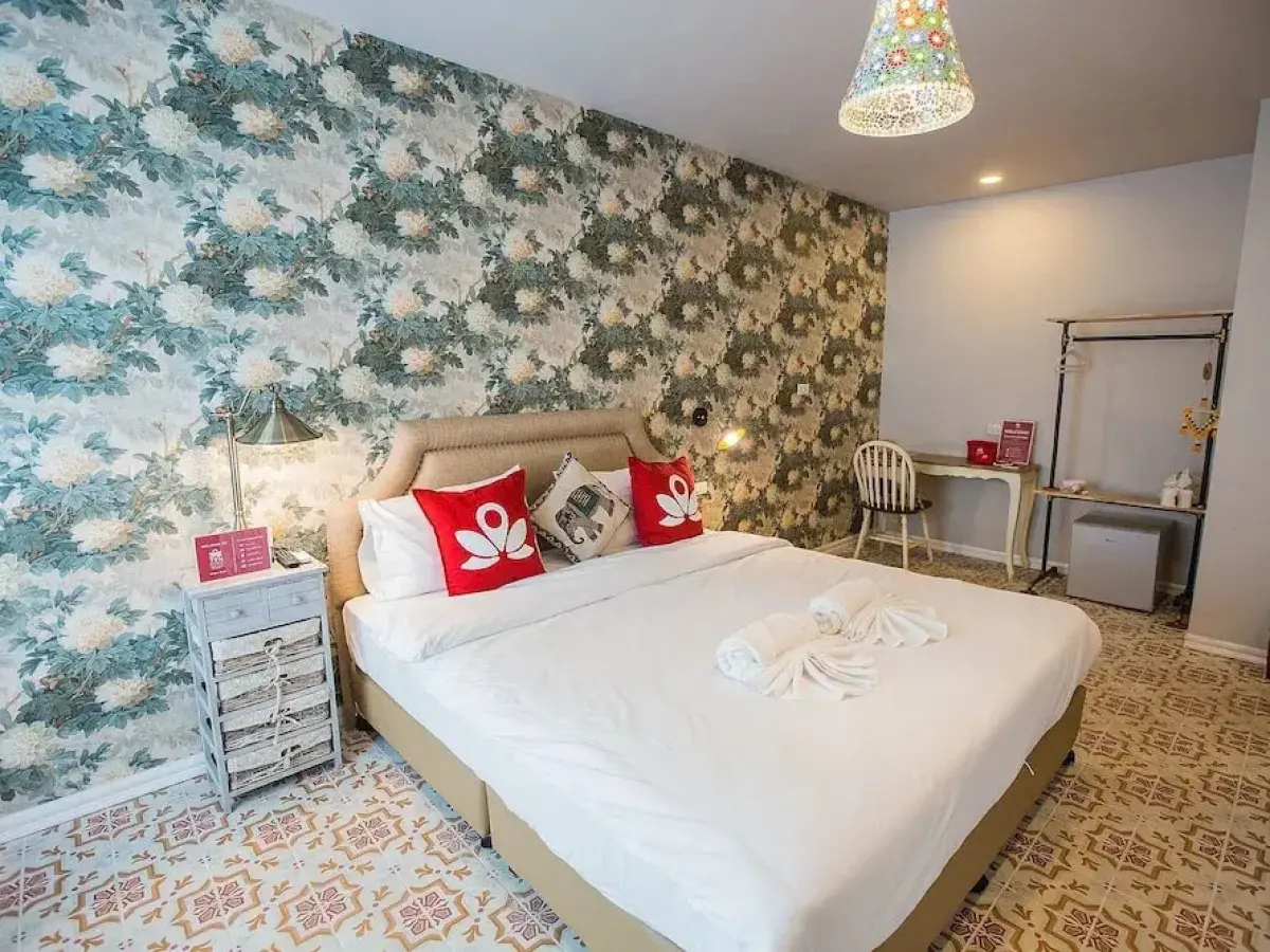 ZEN Rooms Manee Nopparat Soi 1