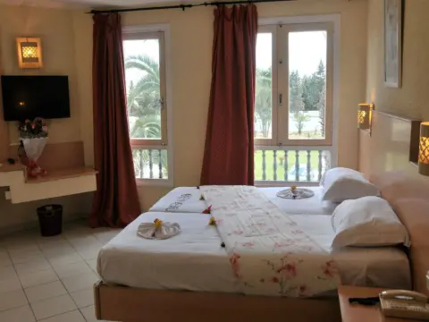 Hotel La Couronne - фото 4