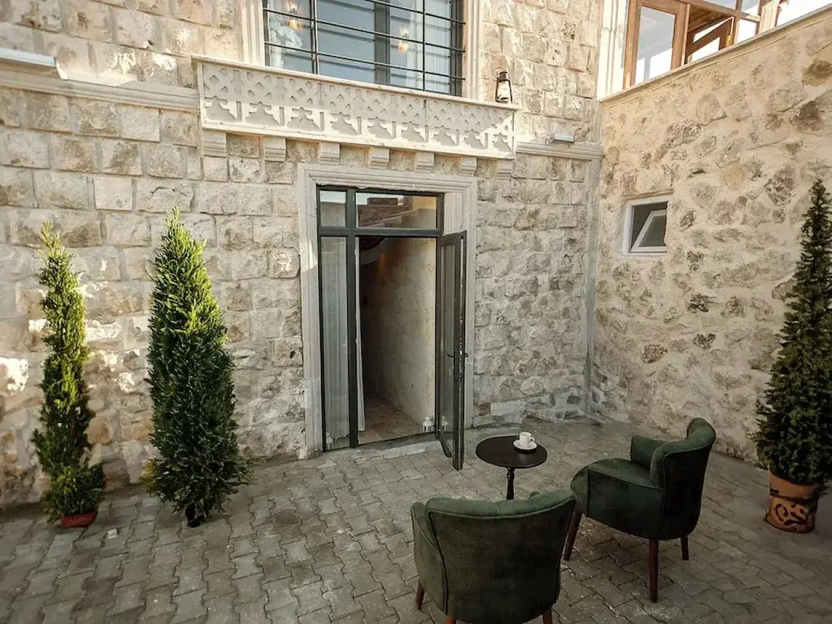 Abra Stone House