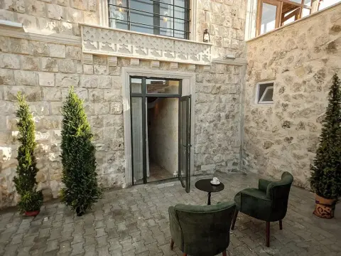 Abra Stone House - Photo 1