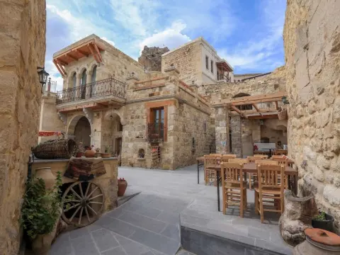 Abu Hayat Cave Suites - Photo 1