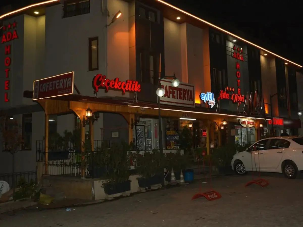 Ada Hotel