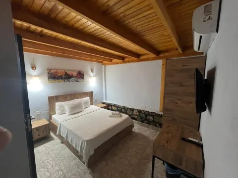 Ados Hotel - Photo 2