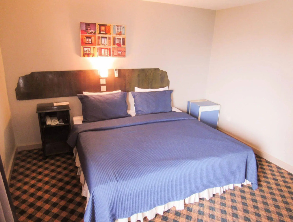 Airport Inn Hotel - Photo 2