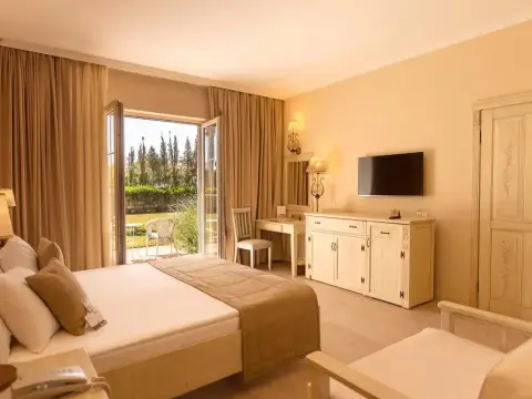 Alaçatı Beach Resort & SPA - Photo 3