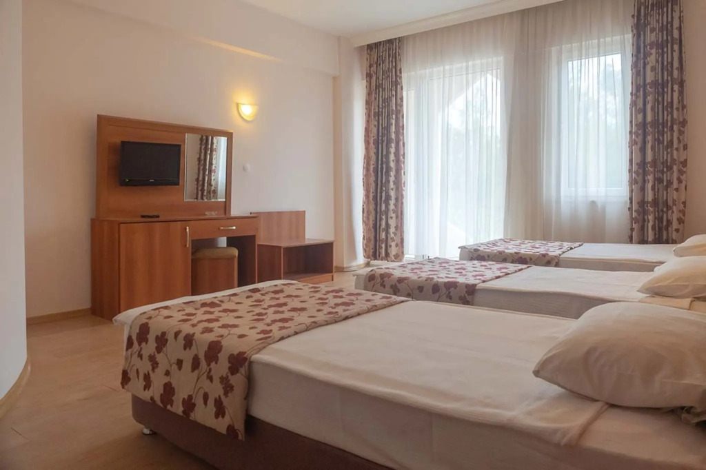 Alexius Beach Hotel - фото 2