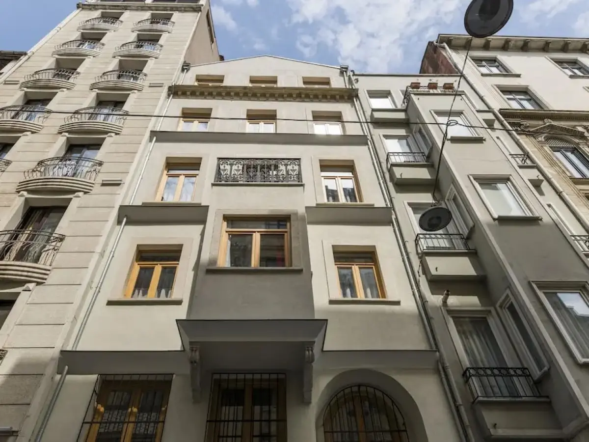 Amalia Flats by Oval