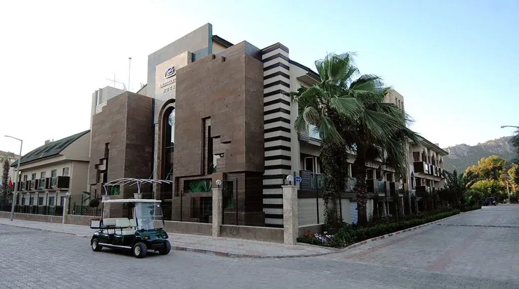 AMBASSADOR PLAZA HOTEL