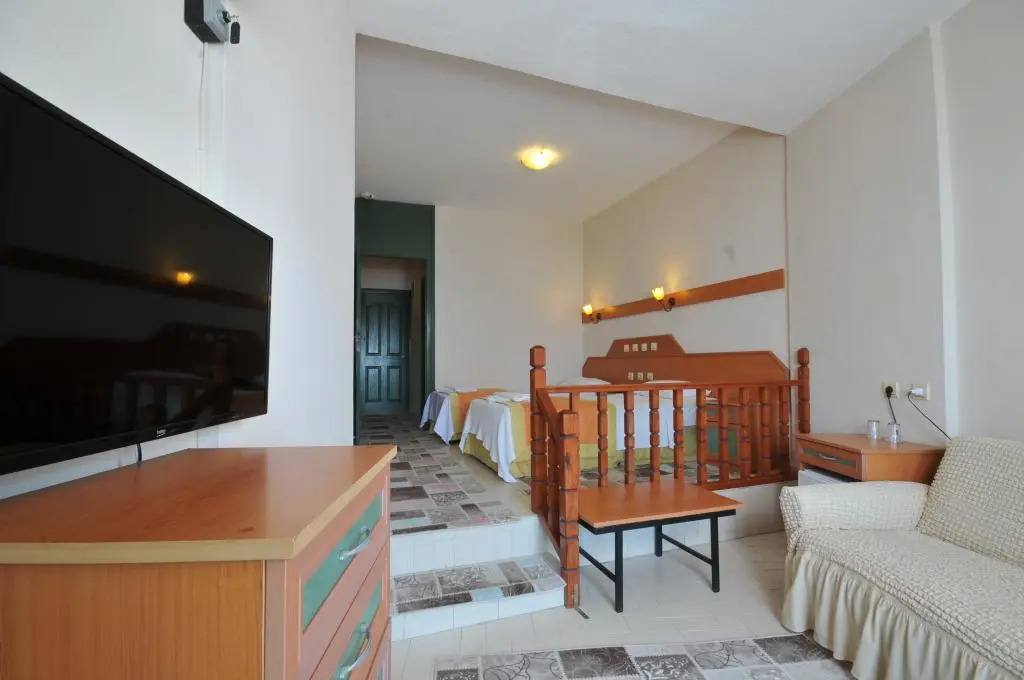 Amos Hotel - Photo 3