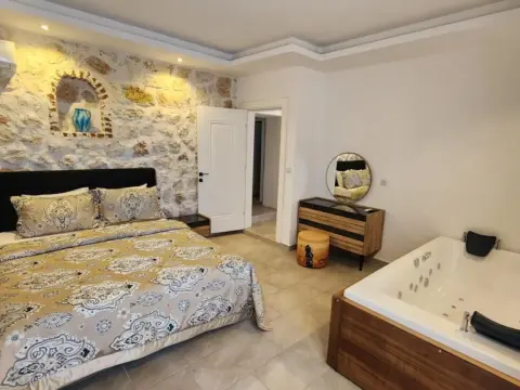 Amphora Hotel - Photo 2