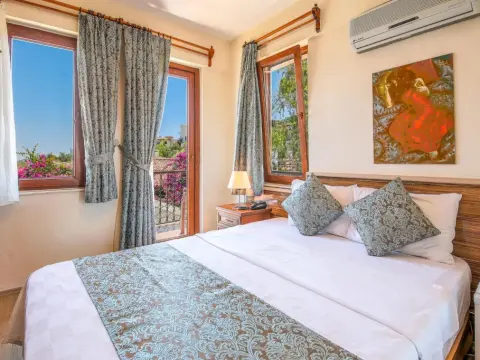 Amphora Hotel - Photo 3