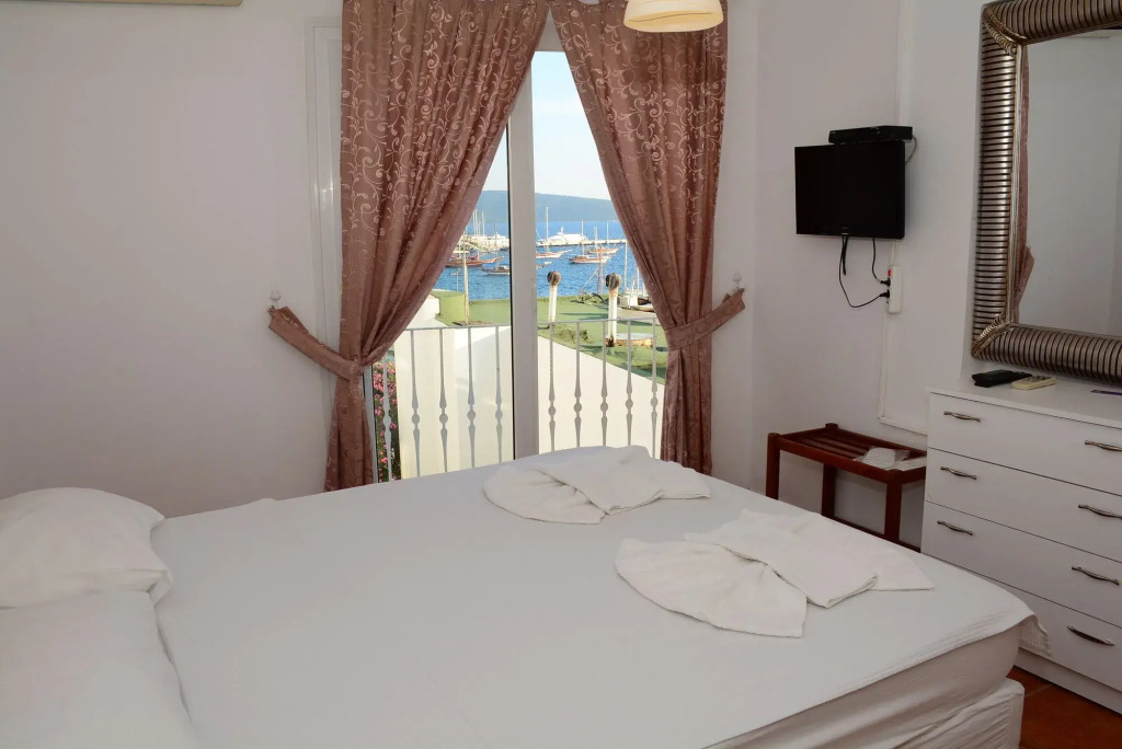 Angora Hotel - Photo 2