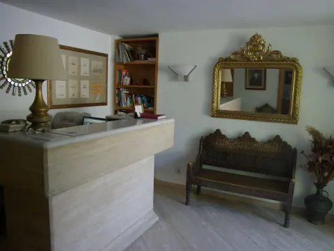 Antique Theatre Hotel - Photo 2